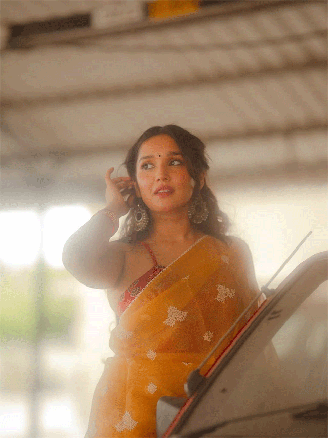 Anikha Surendran Radiates Traditional Elegance in Yellow Saree