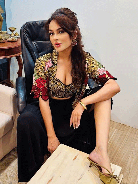 Seerat Kapoor Stuns in Black Couture for Durga Ashtami and Maha Navami