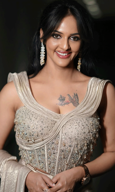 Jyoti Poorvaj Stuns in Champagne-Beige Saree at KilleR SuperSHE Event
