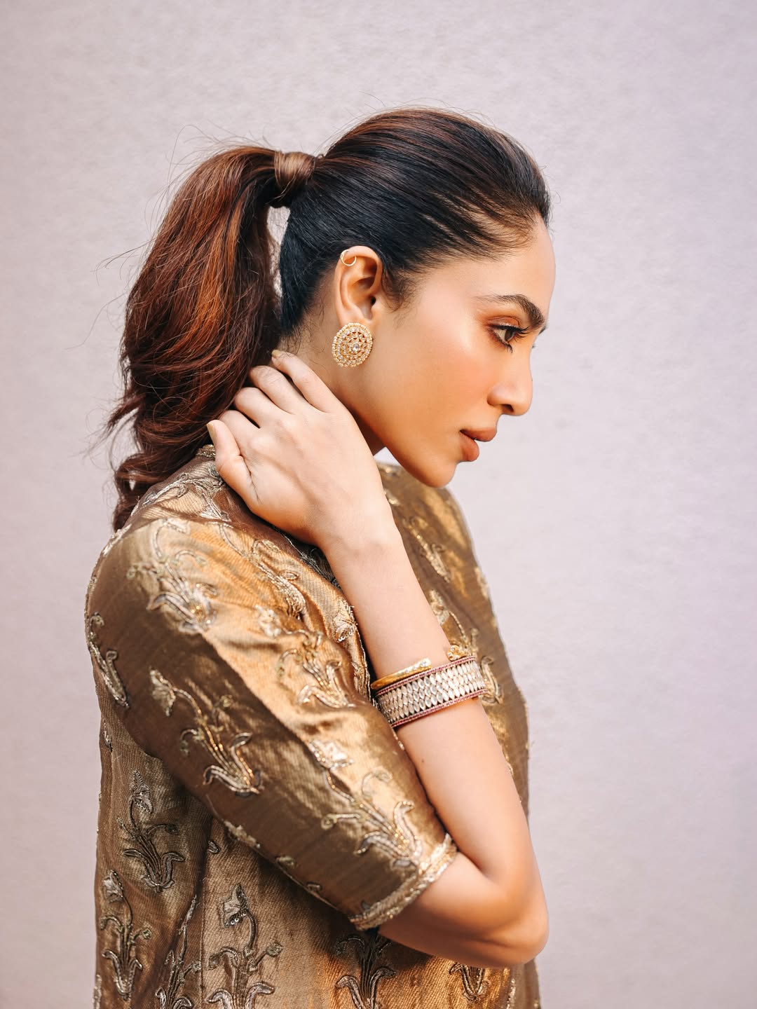 Sobhita Dhulipala’s Regal Raw Mango Look Showcases Indian Craftsmanship