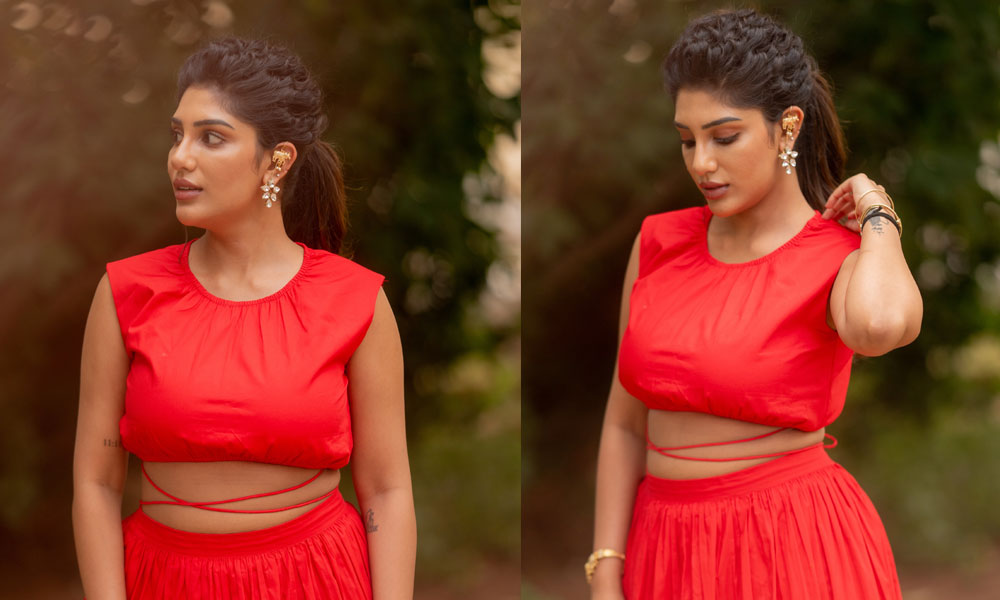 రెడ్ క్రాప్ టాప్‌లో సుప్రిత నాయుడు.. స్టైలిష్ లుక్‌తో అదరగొట్టిందిగా!