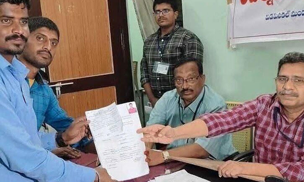 సీటు మహిళలకు.. నామినేషన్ పురుషుడికి.. ఇదేం ట్విస్టయ్యా బాబూ!