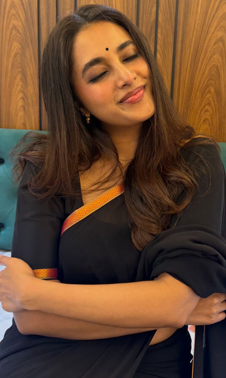 Priyanka Mohan Looks Graceful in a Black Saree