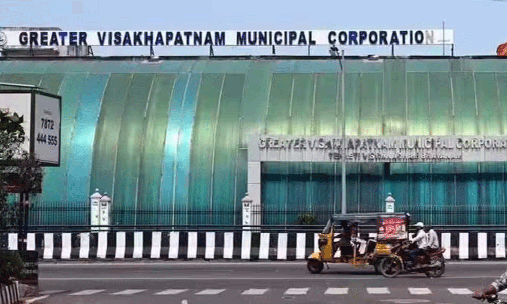 విశాఖ మేయర్ సీటు...ఇద్దరి మధ్యనే పోటీ !