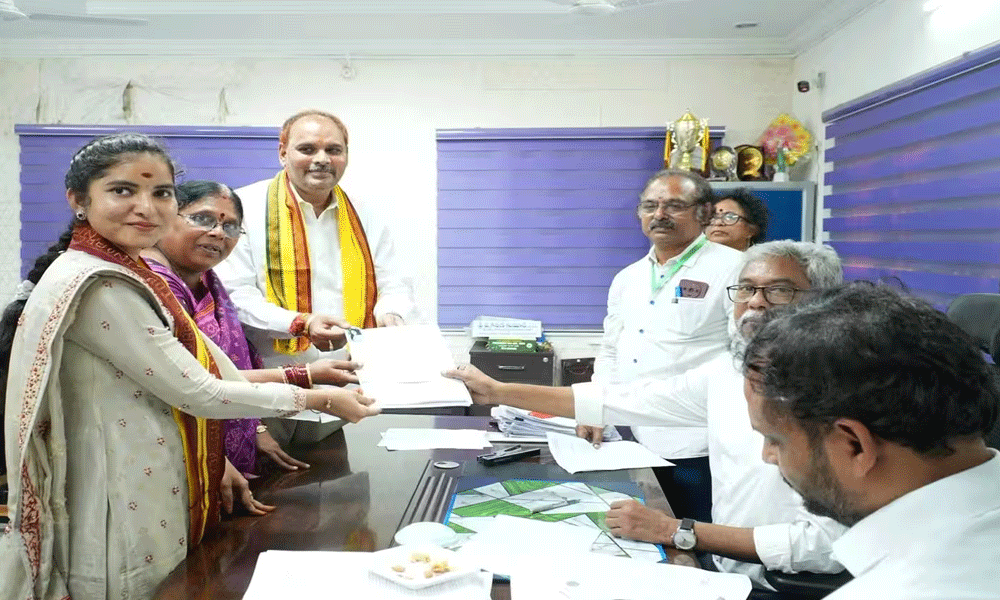 చిన్న శ్రీను కూతురుదే జెడ్పీ పీఠం ?
