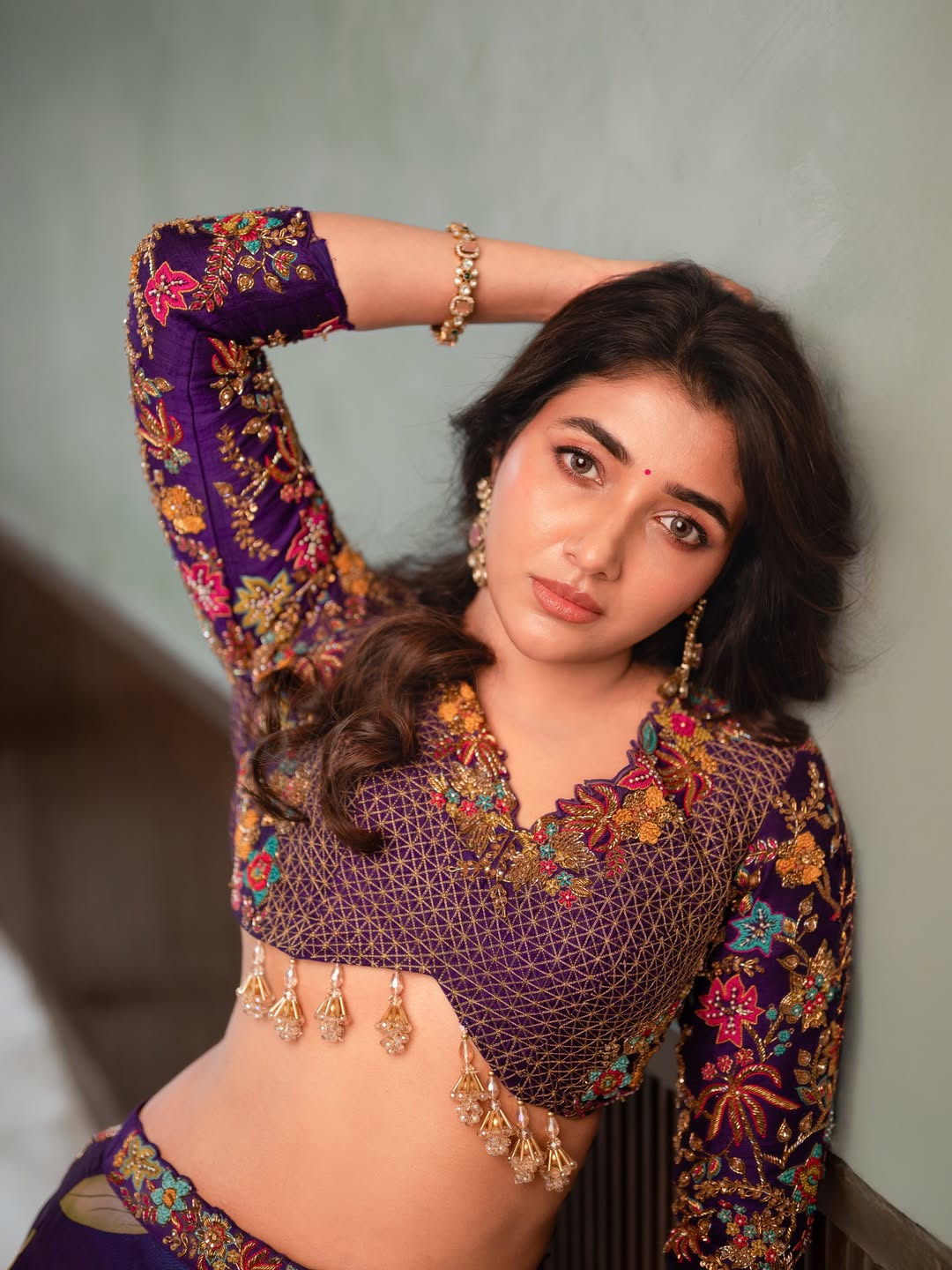 Mirnaa Looks Elegant in a Purple Traditional Outfit