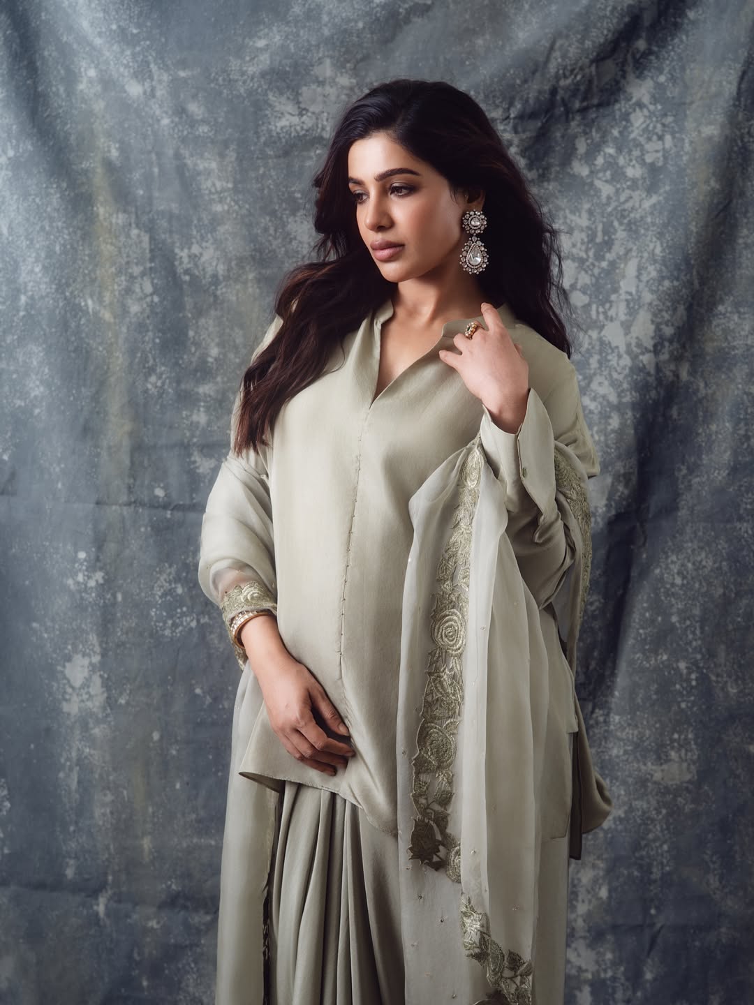 Samanthas Floral Embroidered Silk Look Blends Grace with Modern Style