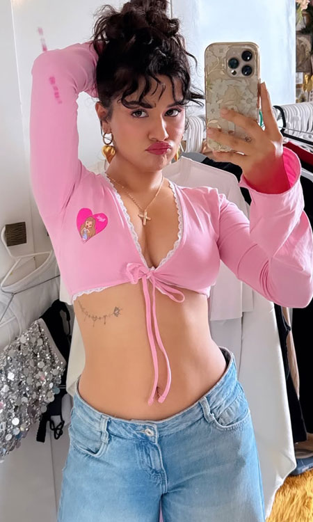 Avneet Kaur Looks Adorable in Pink Crop Top