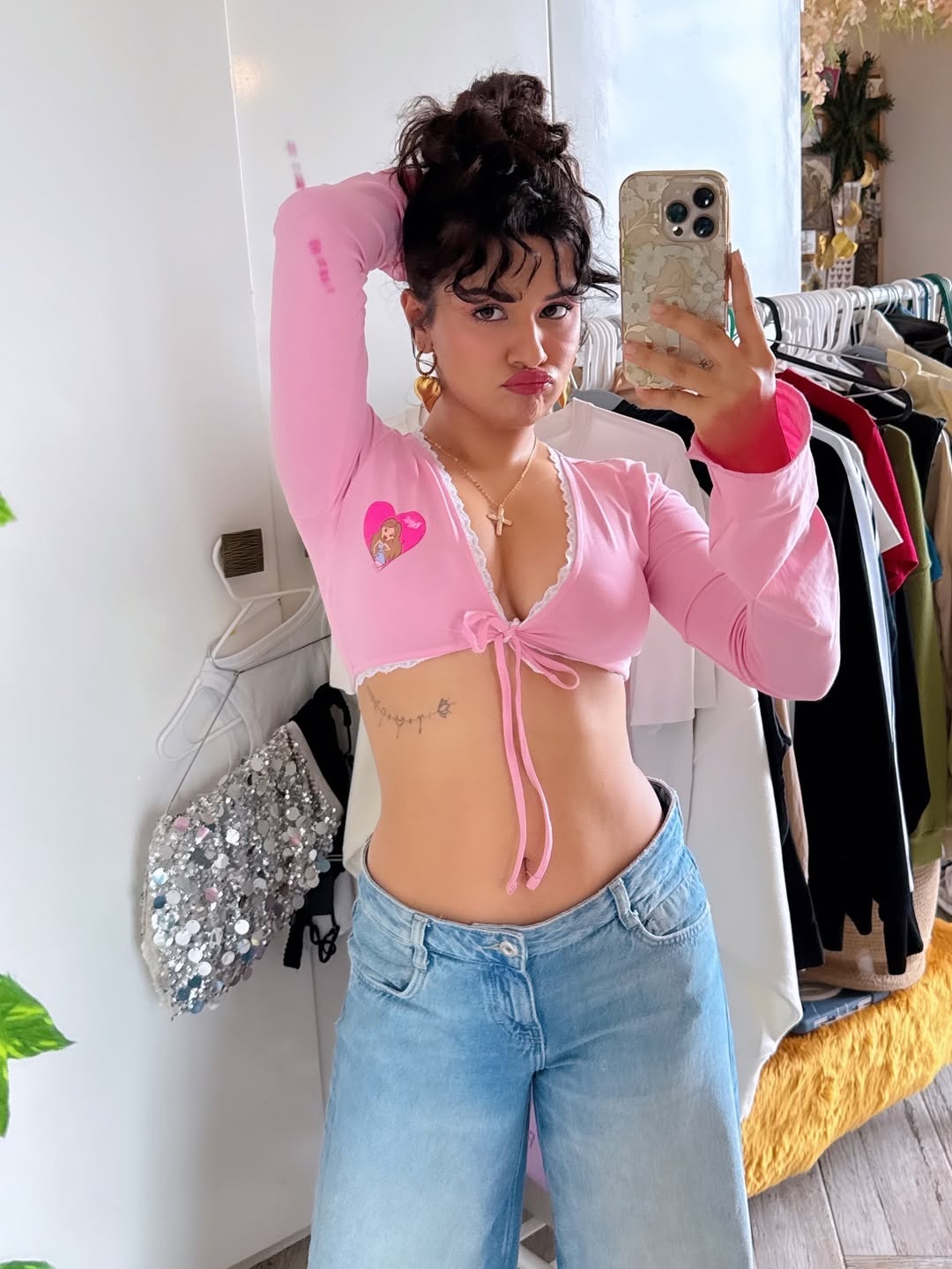 Avneet Kaur Looks Adorable in Pink Crop Top