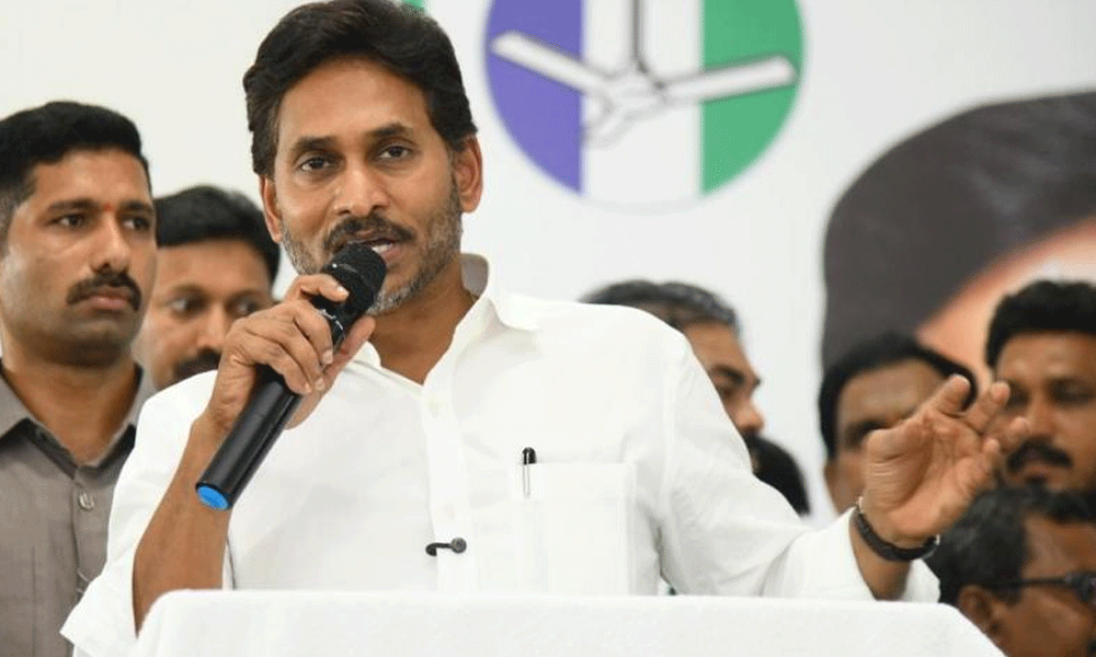 షర్ట్ మడత బెట్టా...ఎవరొస్తారో రండి...జగన్ బిగ్ సౌండ్ ! షర్ట్ మడత బెట్టా...ఎవరొస్తారో రండి...జగన్ బిగ్ సౌండ్ !