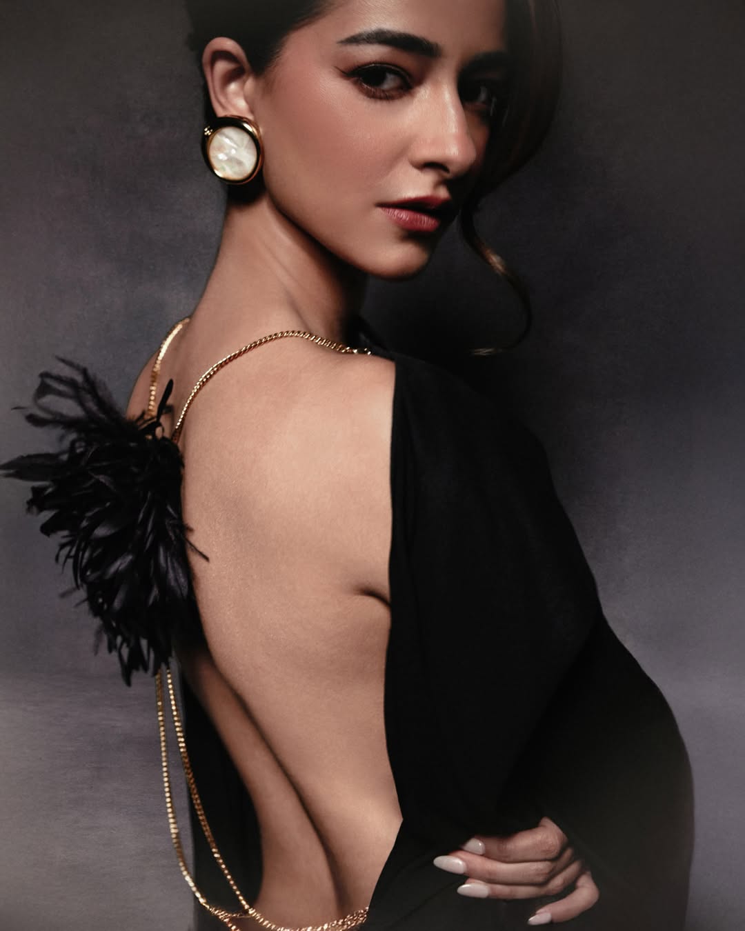 Ananya Panday Stuns in a Black Gown at the Global Face of Beauty Honour