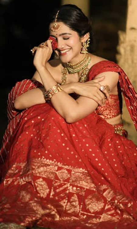 Simran Choudhary Stuns in Traditional Jewellery Look