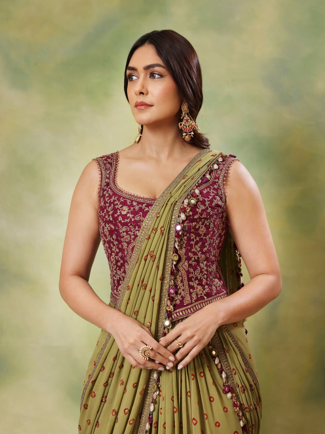 Mrunal Thakurs Latest Photos Spark Buzz About Her Slimmer Look