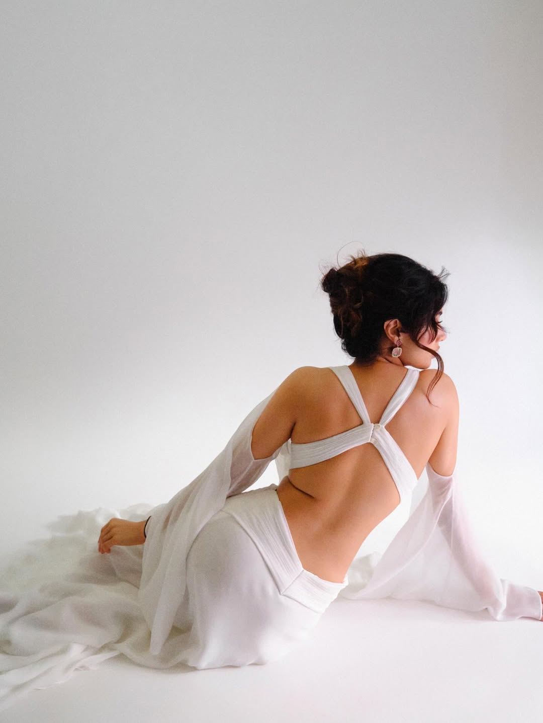 Janhvi Kapoors White Backless Look Grabs Attention