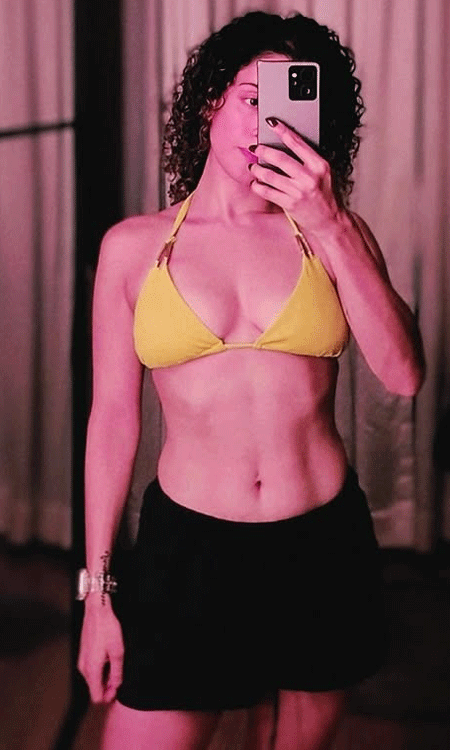 Sanya Malhotras Latest Mirror Selfie Grabs Fans Attention