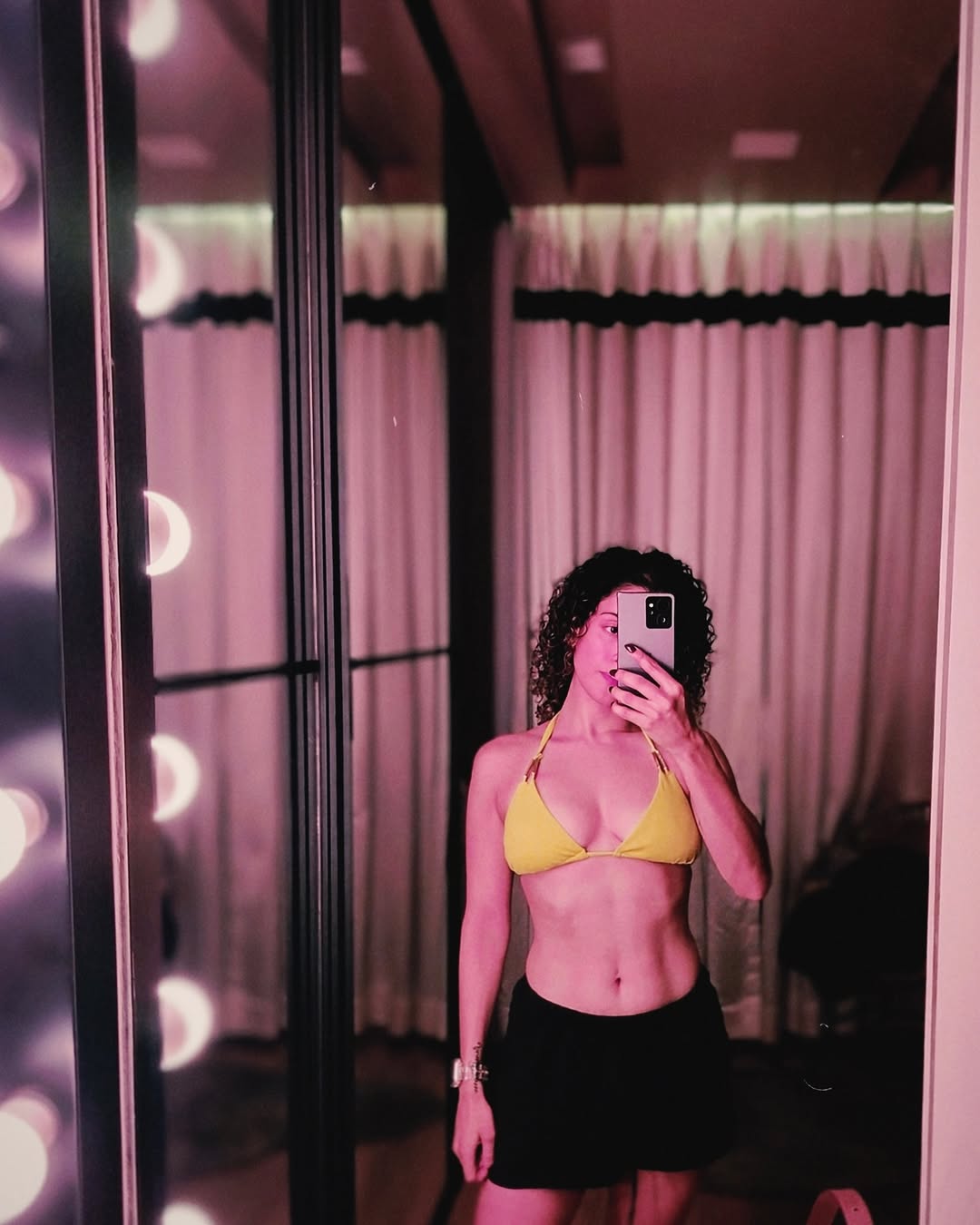 Sanya Malhotras Latest Mirror Selfie Grabs Fans Attention