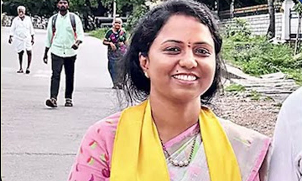 స్థానిక ఎన్నికల్లో సంచలనం: వందల కోట్ల ఆస్తులతో బరిలోకి టీడీపీ మహిళా నేత!