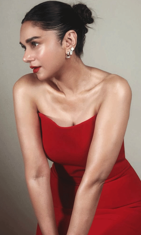 Aditi Rao Hydaris Minimalist Red Dress Look Wins Hearts
