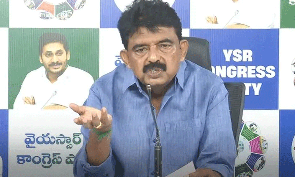 ఎన్నికలు ఉన్నాయనే షర్మిల ట్వీట్.. జగన్పై రాజకీయ కుట్ర - పేర్ని నాని సంచలన ఆరోపణలు ఎన్నికలు ఉన్నాయనే షర్మిల ట్వీట్.. జగన్పై రాజకీయ కుట్ర - పేర్ని నాని సంచలన ఆరోపణలు