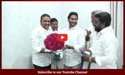 విజయవాడకు చెందిన టీడీపీ మాజీ కార్పొరేటర్లు, జనసేన నాయకులు: Janasena Leaders Joins YSRCP Party