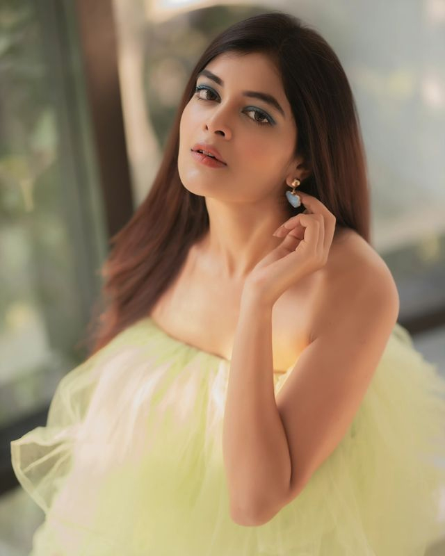 Madhumita Sarcar: Redefining Style with Sequins and Green Bikini Chic Madhumita Sarcar: Redefining Style with Sequins and Green Bikini Chic