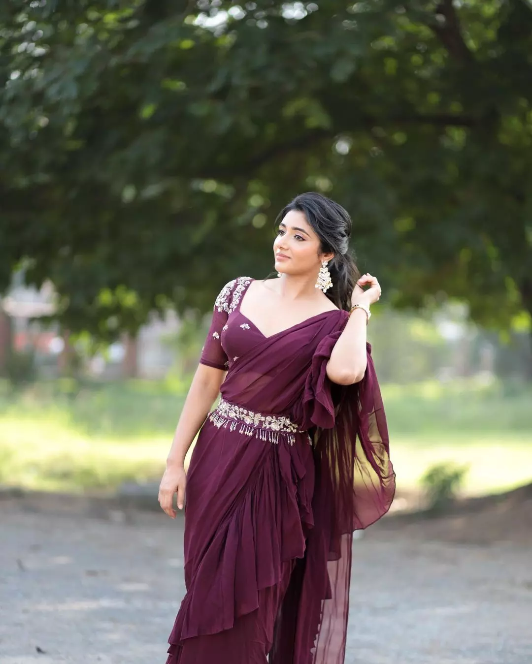 Mirnaa Menon Stunning Saree