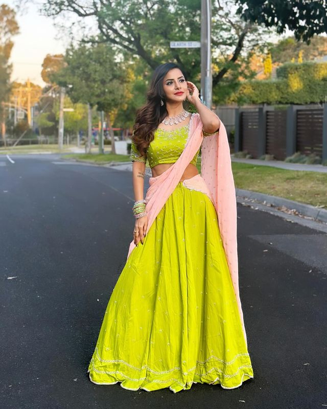 Ashu Reddy Mesmerizes in a Radiant Orange Glow Ashu Reddy Mesmerizes in a Radiant Orange Glow