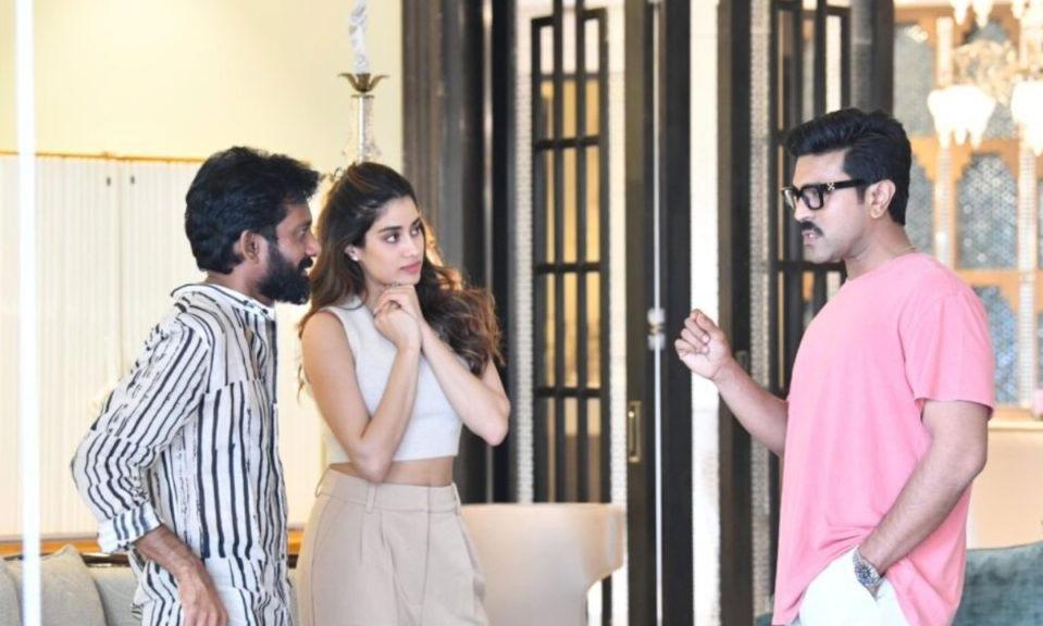 #RC16 పిక్ టాక్‌ : ఏంటో అంత సీరియస్‌ చర్చ | RC16 Team in a Serious ...
