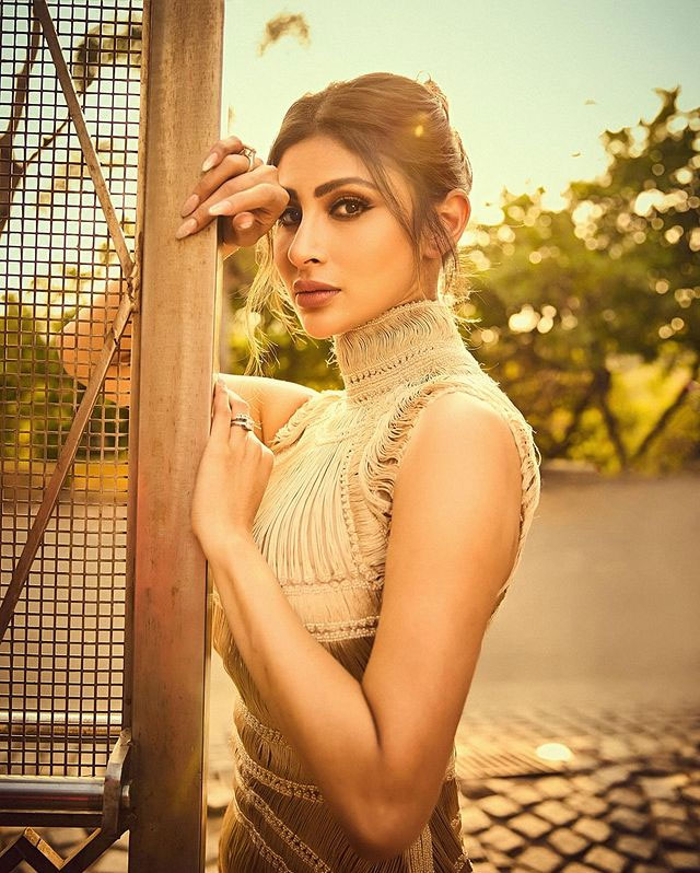 mouni-roy-mesmerizes-in-gold-ensemble-on-instagram-mouni-roy