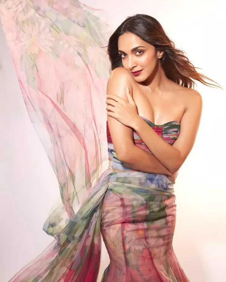 Kiara Advani Reigns Supreme in This Dress Kiara Advani Reigns Supreme in This Dress