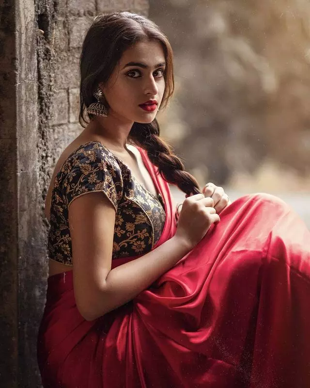 Ayesha Khan Looks Incredible in This Garment Ayesha Khan Looks Incredible in This Garment