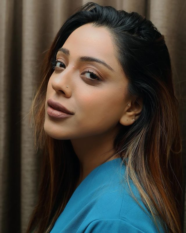 Deviyani Sharma Instagram Keeps Setting Fashion Trends Deviyani Sharma Instagram Keeps Setting Fashion Trends