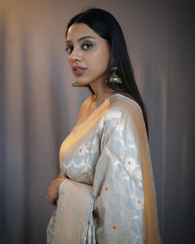 Deviyani Sharma Instagram Keeps Setting Fashion Trends Deviyani Sharma Instagram Keeps Setting Fashion Trends