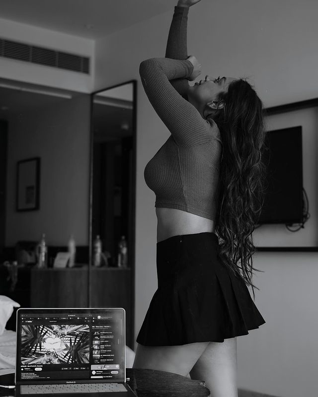 Deviyani Sharma Instagram Keeps Setting Fashion Trends Deviyani Sharma Instagram Keeps Setting Fashion Trends