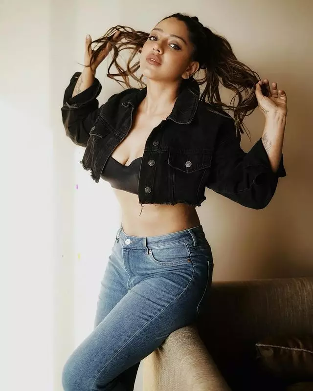 Deviyani Sharma Instagram Keeps Setting Fashion Trends Deviyani Sharma Instagram Keeps Setting Fashion Trends