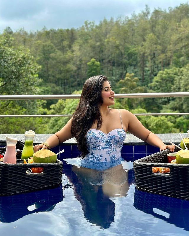 Nikita Sharma Shows Off Her Style in This Dress