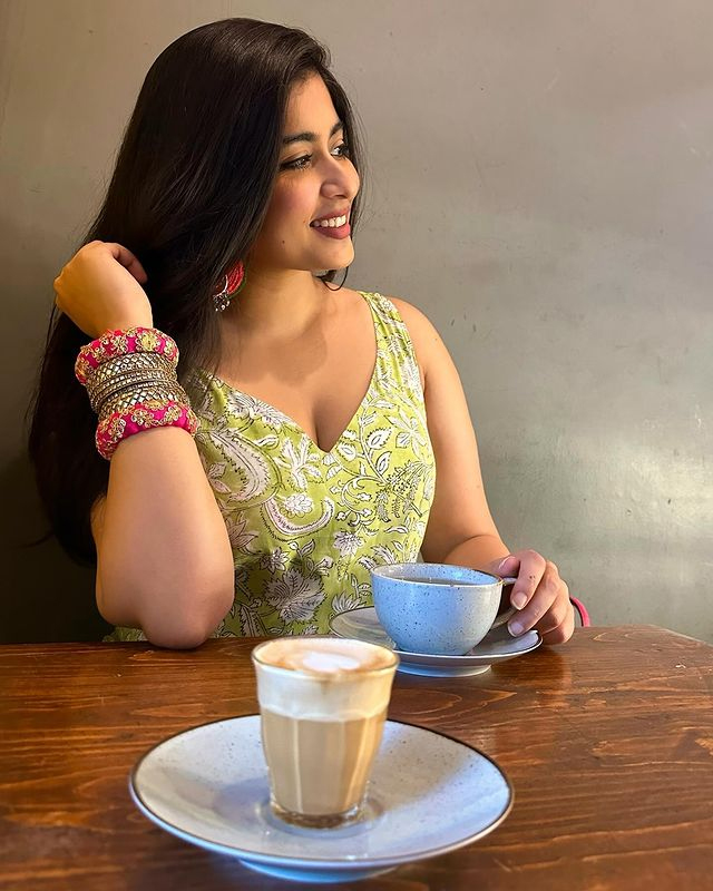 Nikita Sharma Shows Off Her Style in This Dress