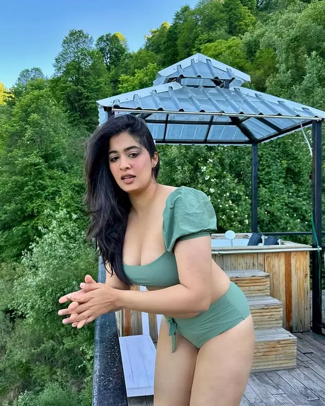 Nikita Sharma Shows Off Her Style in This Dress