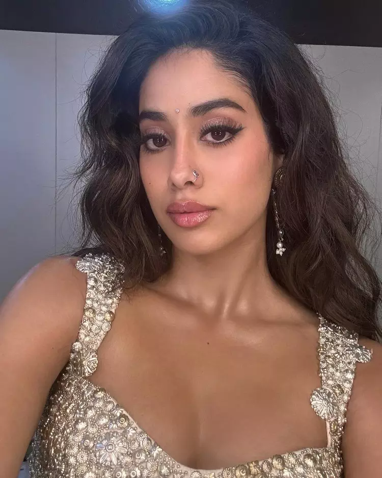 Janhvi Kapoors Glamorous Throwback Snaps Janhvi Kapoors Glamorous Throwback Snaps