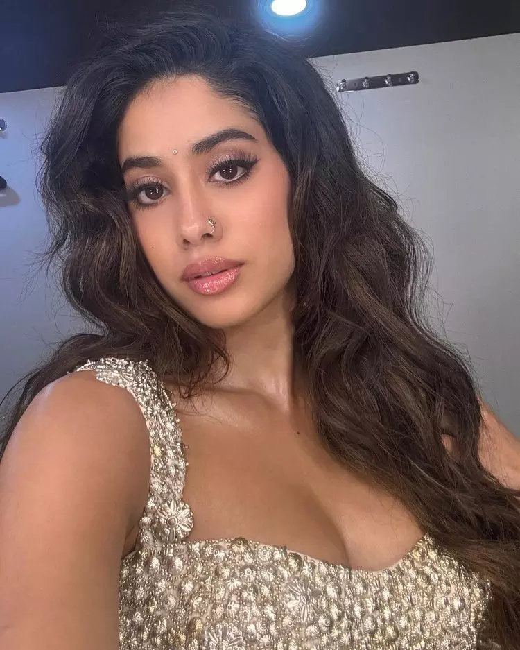 Janhvi Kapoors Glamorous Throwback Snaps Janhvi Kapoors Glamorous Throwback Snaps