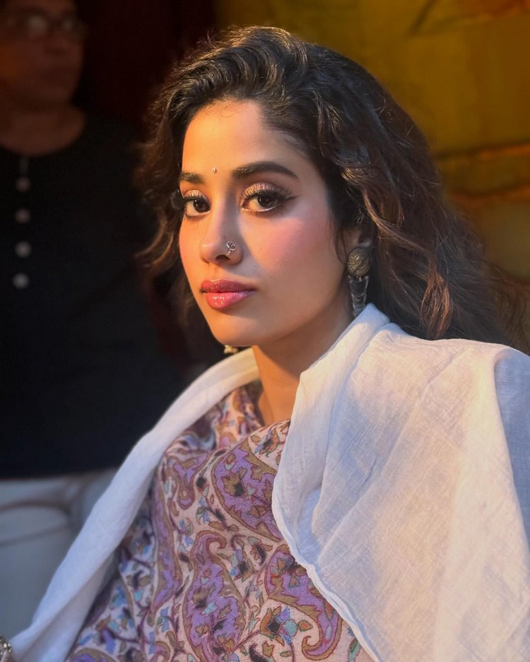Janhvi Kapoors Glamorous Throwback Snaps Janhvi Kapoors Glamorous Throwback Snaps