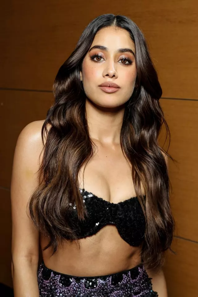 Janhvi Kapoors Glamorous Throwback Snaps Janhvi Kapoors Glamorous Throwback Snaps
