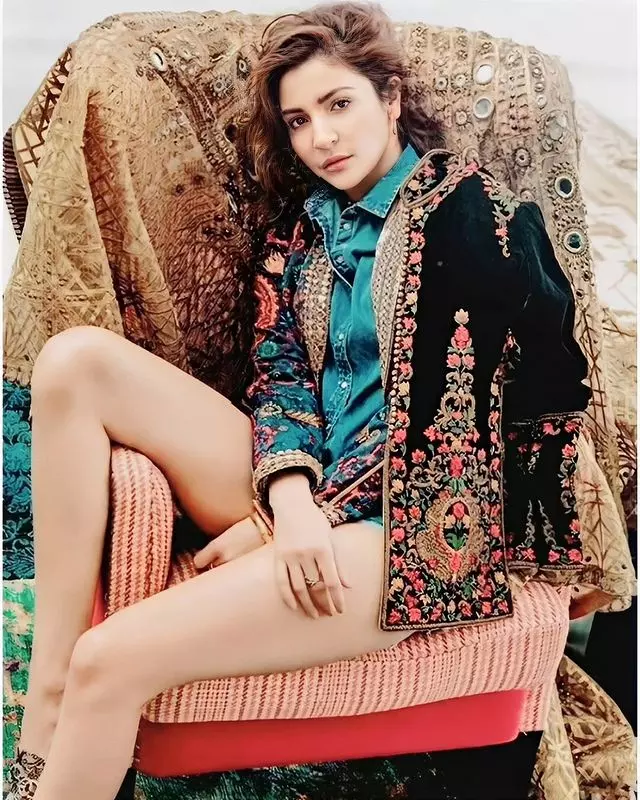 Anushka Sharma Outshines in This Look Anushka Sharma Outshines in This Look