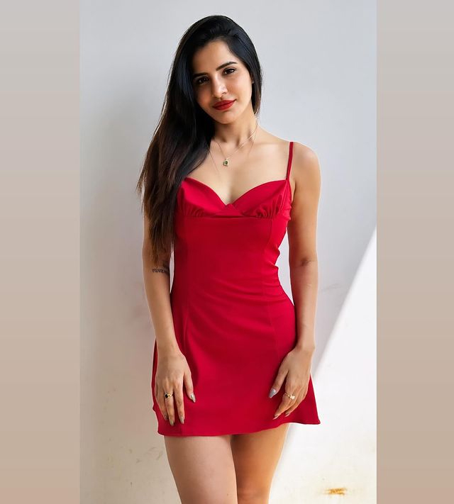 Ashu Reddy Mesmerizes in This Attire Ashu Reddy Mesmerizes in This Attire