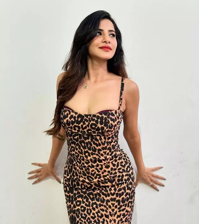 Ashu Reddy Mesmerizes in This Attire Ashu Reddy Mesmerizes in This Attire