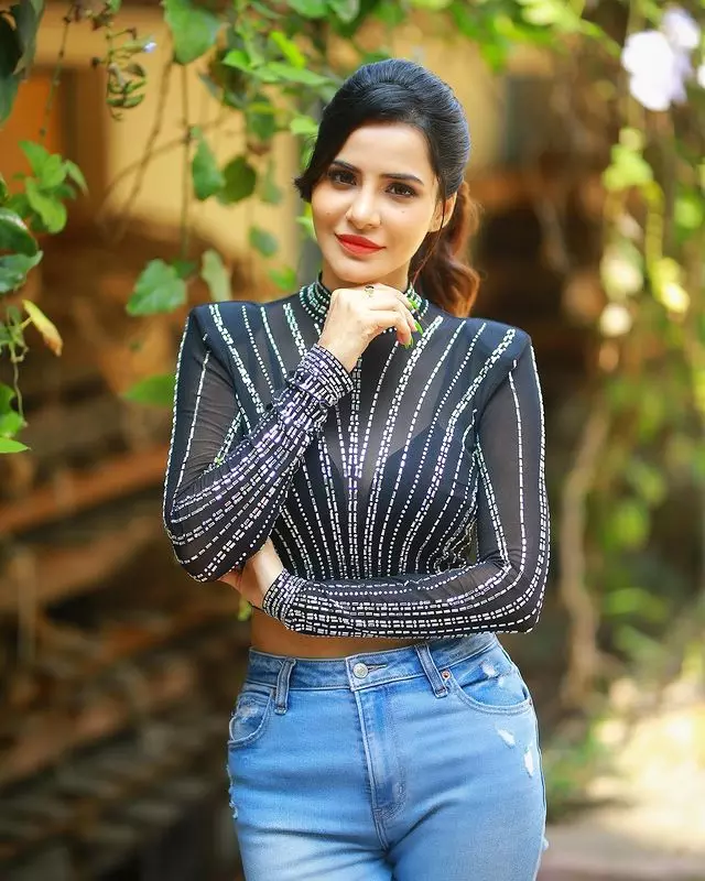 Ashu Reddy Mesmerizes in This Attire Ashu Reddy Mesmerizes in This Attire