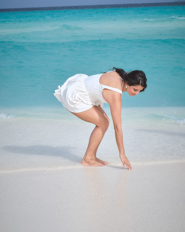 Chetna Pandeys Sun-Kissed Elegance at Beach Chetna Pandeys Sun-Kissed Elegance at Beach