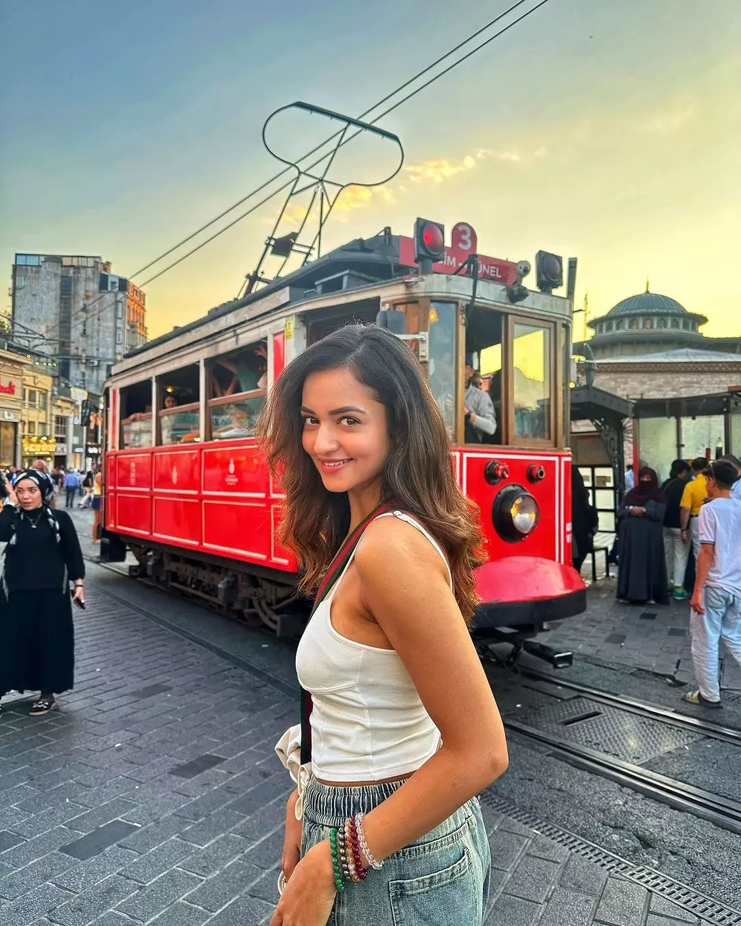 Shanvi Srivastava Exudes Grace in This Look Shanvi Srivastava Exudes Grace in This Look