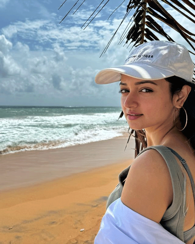 Shanvi Srivastava Exudes Grace in This Look Shanvi Srivastava Exudes Grace in This Look