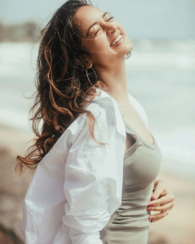 Shanvi Srivastava Exudes Grace in This Look Shanvi Srivastava Exudes Grace in This Look